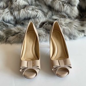 Kelly&Katie Nude patent comfort peep toe 3” heel